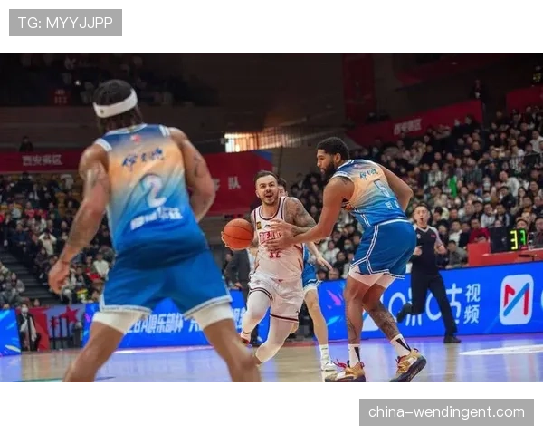 新疆18分逆转广东 阿不都关键抢断展现防守转化控场 新疆18分逆转广东 阿不都关键抢断展现防守转化控场